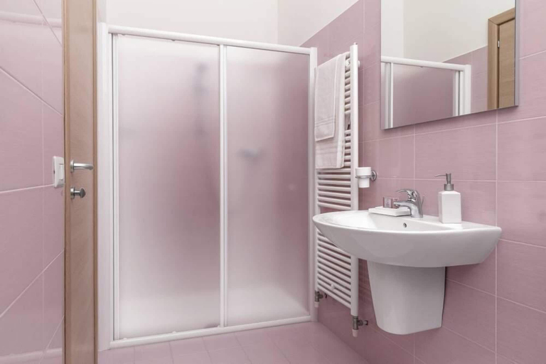 Bathroom 4, Pensione Piemonte, Ancona