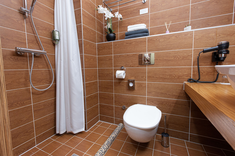 Bathroom 5, Hotel Bern by Rikas Hotels, Tallinn