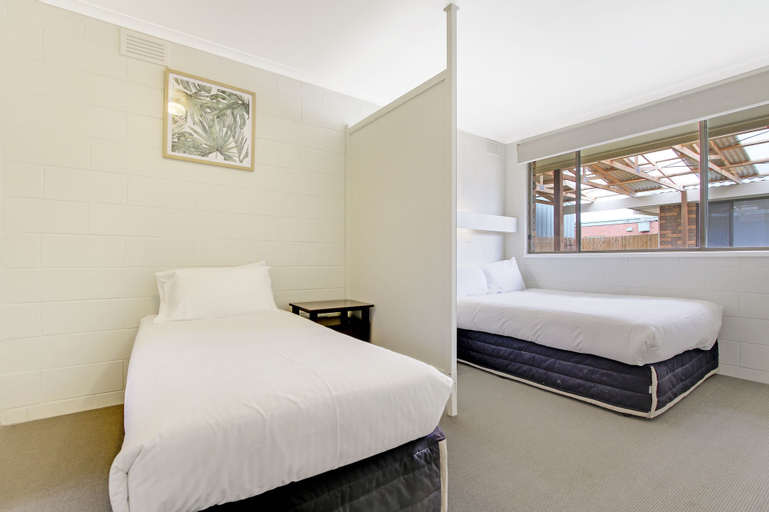 Bedroom 3, Hybiscus Waterfront Apartments, E. Gippsland - Bairnsdale