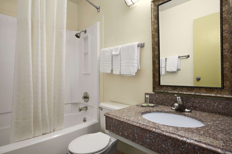 Bathroom 4, Super 8 by Wyndham Carlsbad, Eddy