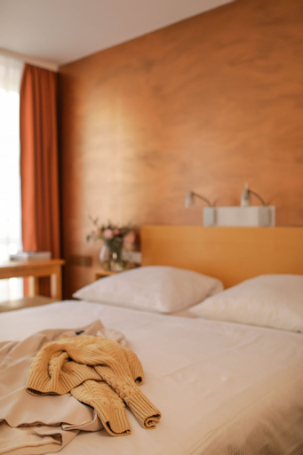 Bedroom 4, Town Hotel Wiesbaden, Wiesbaden