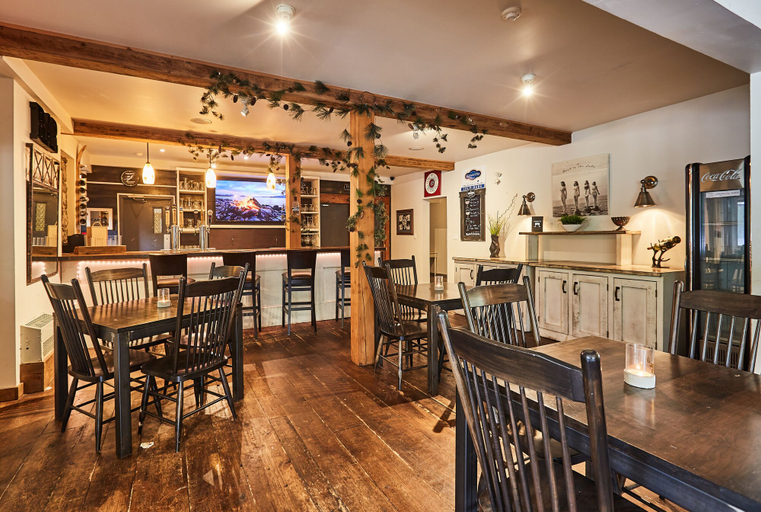 Food & Drinks 5, 3 Pines Lodge Muskoka, Muskoka