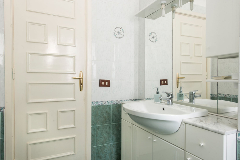 Bathroom, Casa con Terrazza sul Mare all'Addaura by Wonderful Italy, Palermo