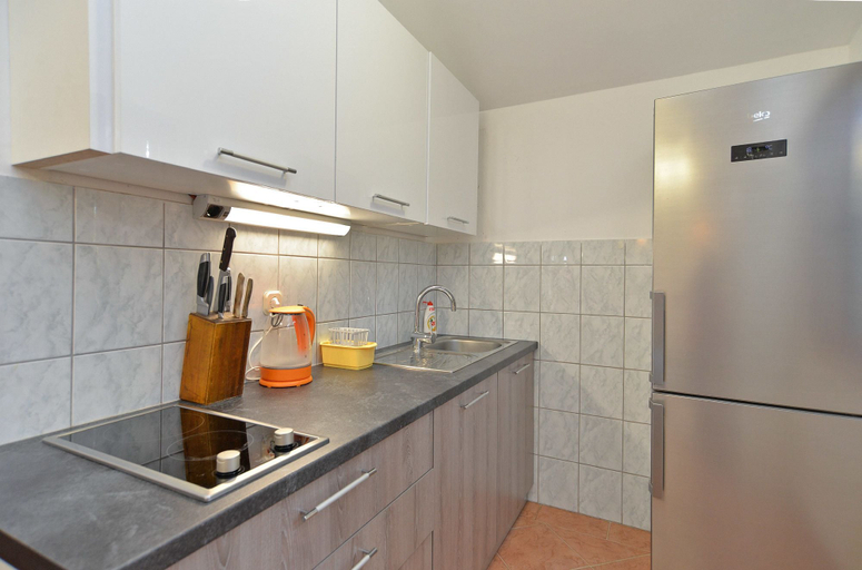 Others 5, House 1666, Ližnjan