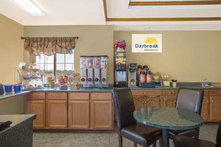 Food & Drinks 5, Days Inn by Wyndham Butler, Bates