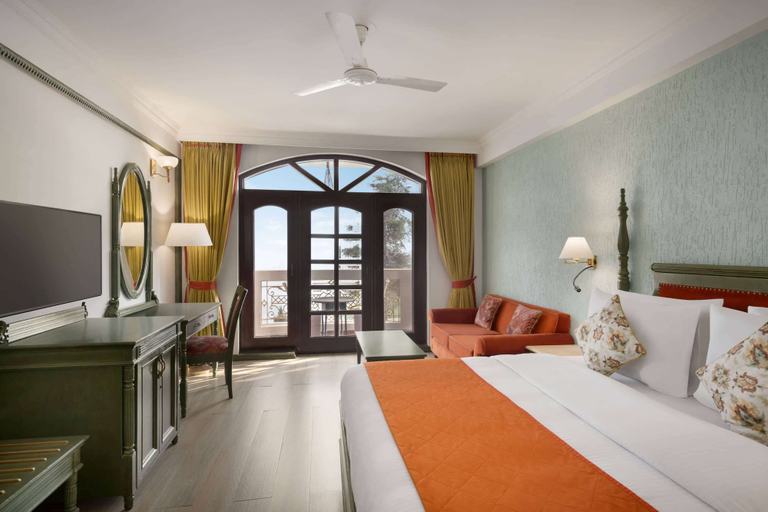 Bedroom 2, Ramada by Wyndham Mussoorie Mall Road, Dehradun