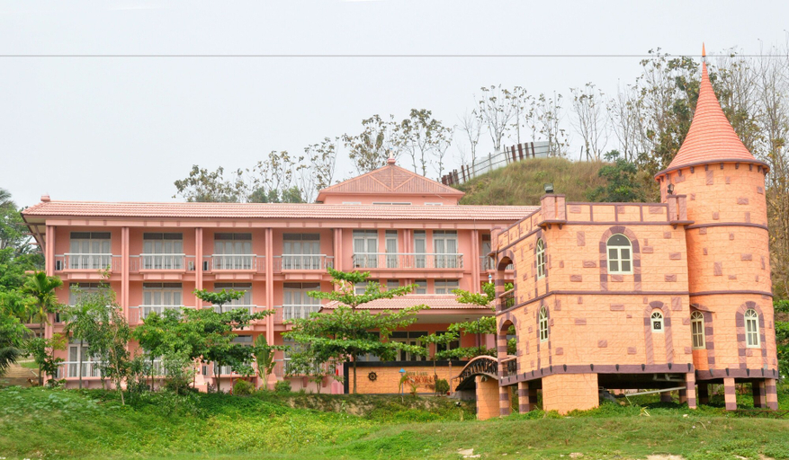 Exterior & Views