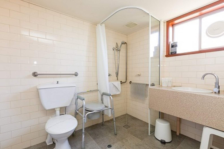 Bathroom 4, Hermitage Motor Inn, Wangaratta - Central