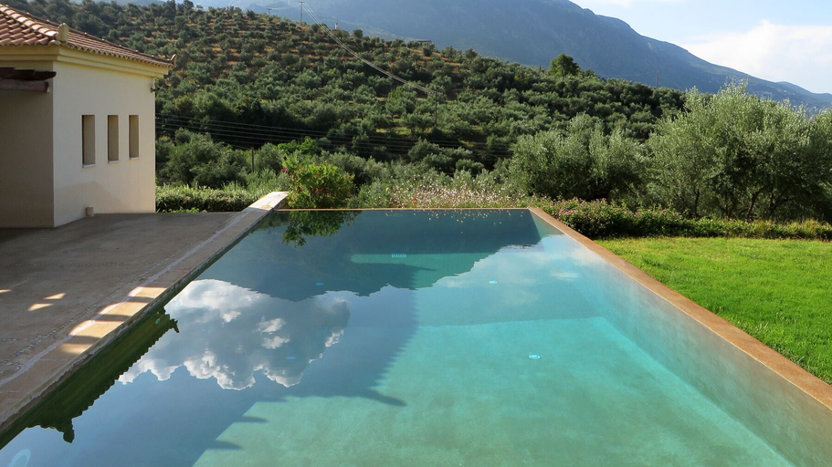 Sport & Beauty 4, Luxurious Sea & Olive Private Villa - Pool, Peloponnese