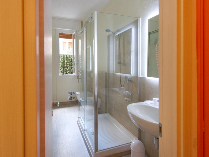 Bathroom 4, San Felice 135 - 3, Bologna