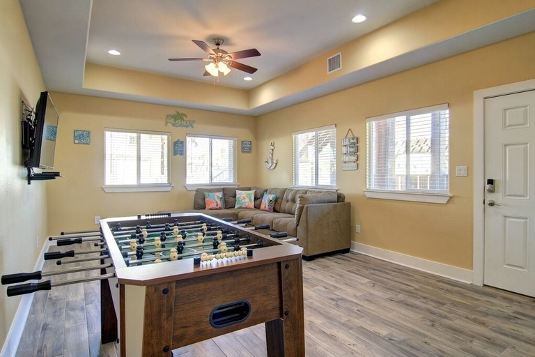 Food & Drinks, Coral Cottage, Nueces