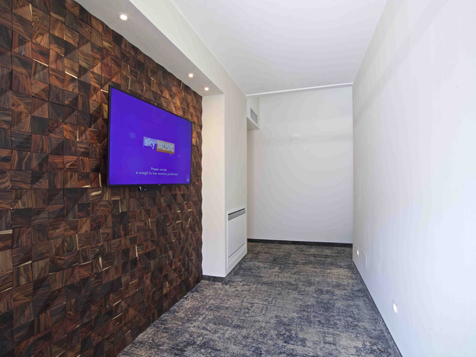 Others 5, Lifestyle Room Binario Zero, Sondrio