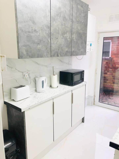 Others 5, 4 Bedroom Lovely Home in Loughborough Town & Uni, Leicestershire