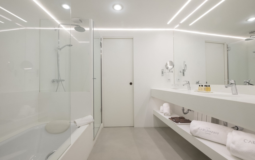 Bathroom 4, Carlemany, Girona