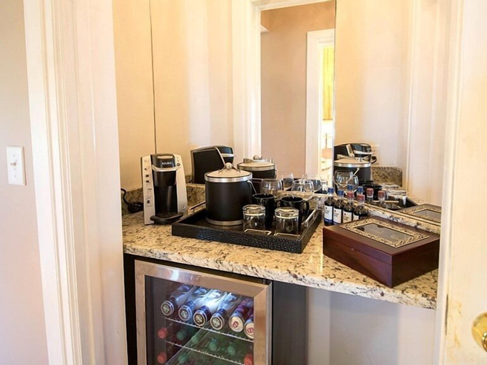 Food & Drinks 5, Kingsbay Mansion and Vacation Rental Houses, Somerset