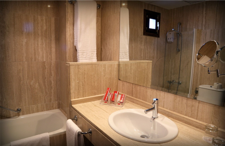 Bathroom 5, Hotel Doña Teresa, Salamanca