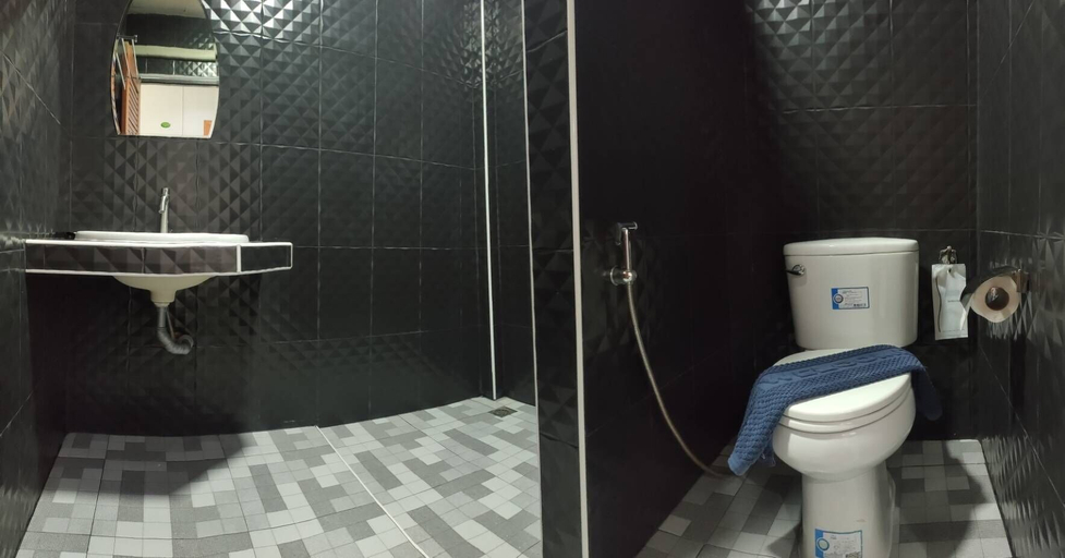 Bathroom 5, Golden House Hotel Sakaeo, Muang Sa Kaeo