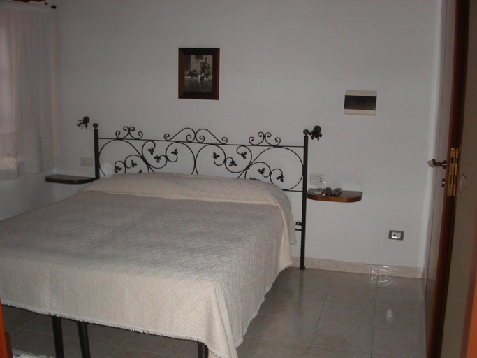 Bedroom 4, Locanda La Rosa, Medio Campidano