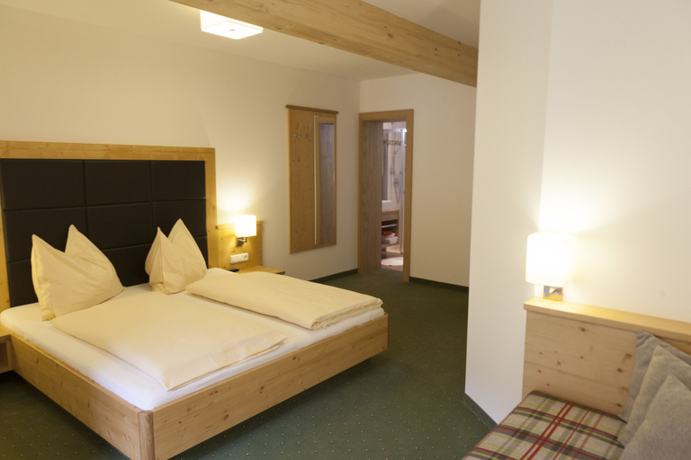 Bedroom 3, Hotel Ennskraxblick, Sankt Johann im Pongau