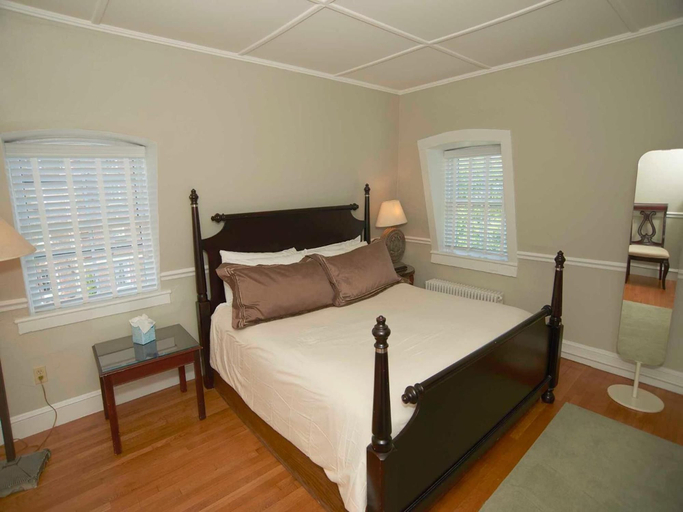 Bedroom 3, Bellevue Manor, Newport