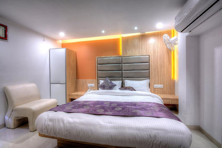 Bedroom 3, Hotel One up, Ahmadabad
