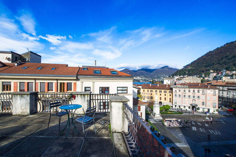 Exterior & Views