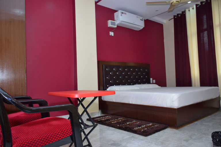 Bedroom 4, Hotel Sky Blue And Restaurant, Kangra