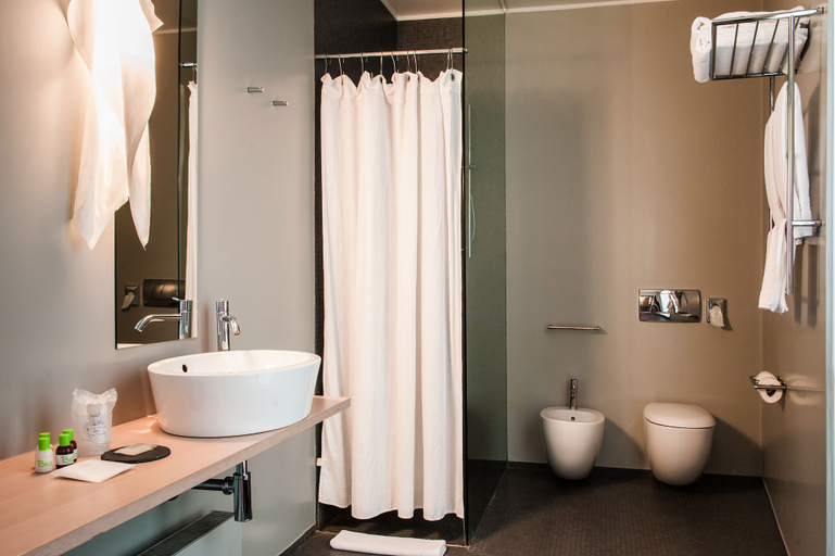 Bathroom 4, Hotel Casa Poli, Mantua
