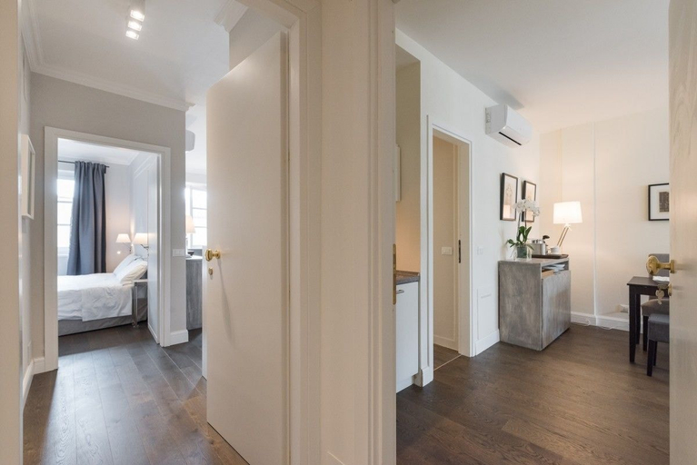 Others 5, Suite & Room, Florence