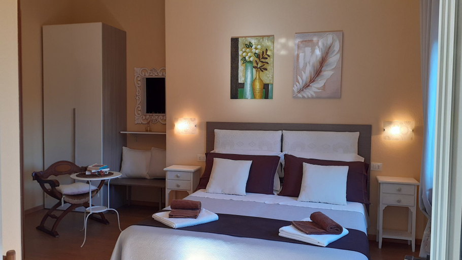Bedroom 2, Li Muntigeddi, Nuoro