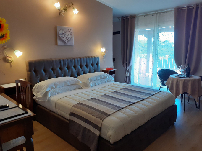 Bedroom 4, Li Muntigeddi, Nuoro
