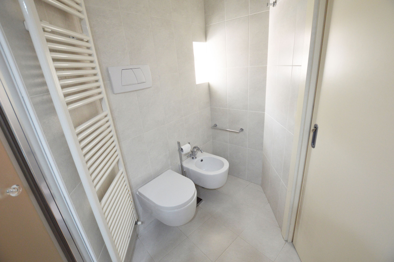 Bathroom 4, Salionze - Via Benaco 80, Verona