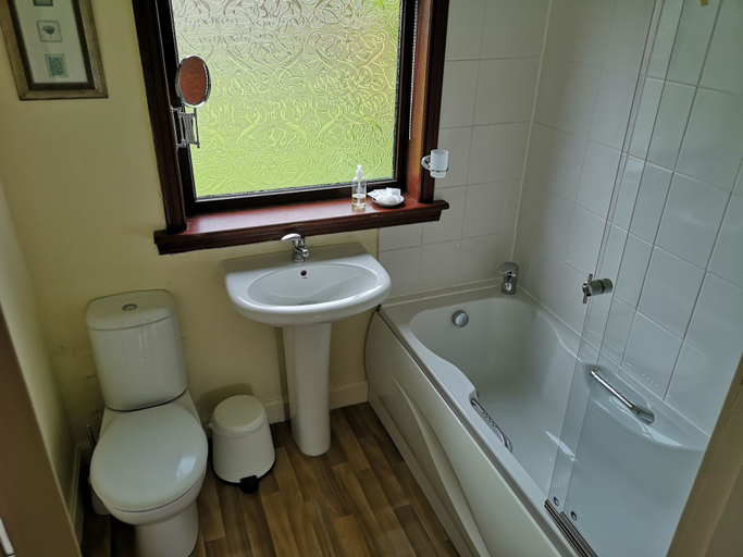 Bathroom, Newholme Self-catering Bungalow, Perthshire and Kinross