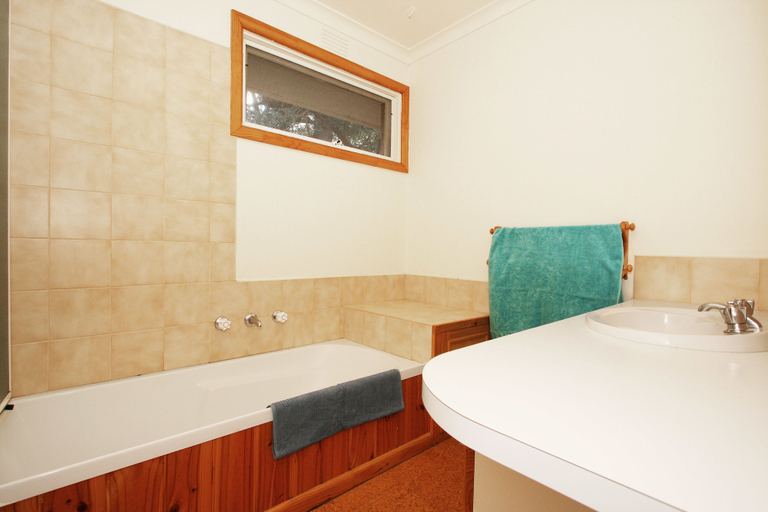 Bathroom, 3 43 Thames Holiday Unit, Melbourne