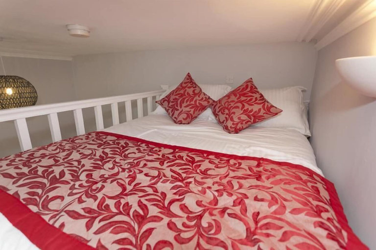 Bedroom 2, Fox Den, Nottinghamshire