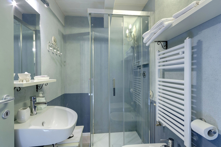 Bathroom 4, LM Suite Spagna, Roma