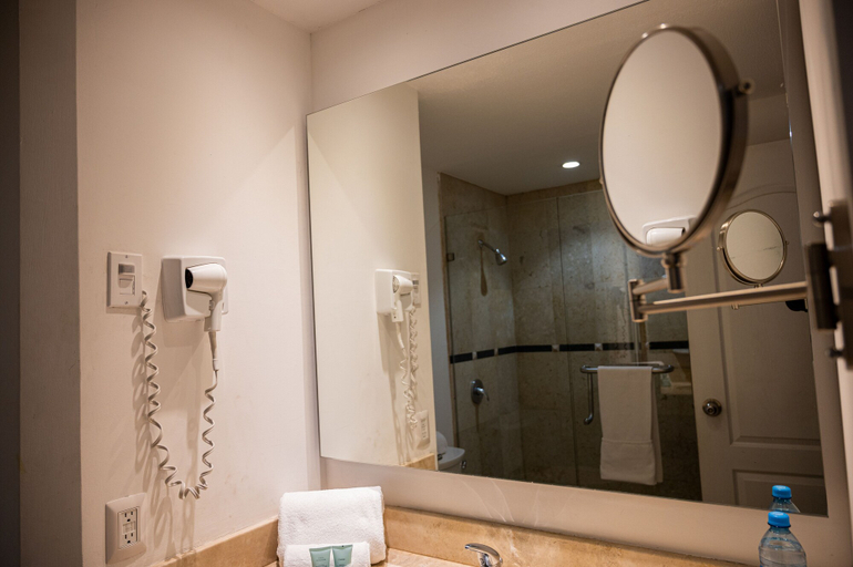 Bathroom 4, Victoria Express Durango, Durango