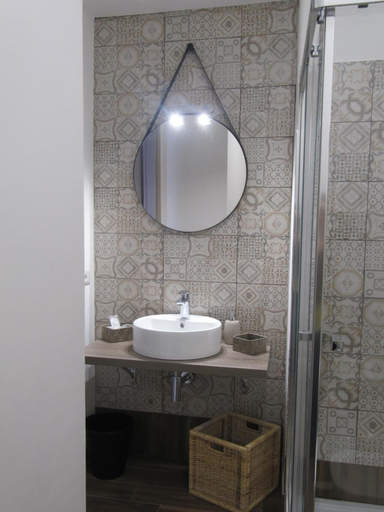 Bathroom 4, Symposium, Catania