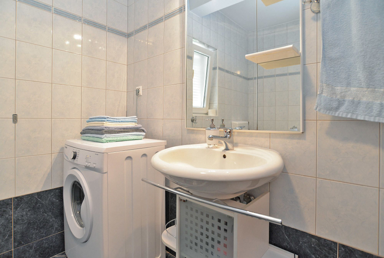Bathroom 3, Apartment 1692, Fažana