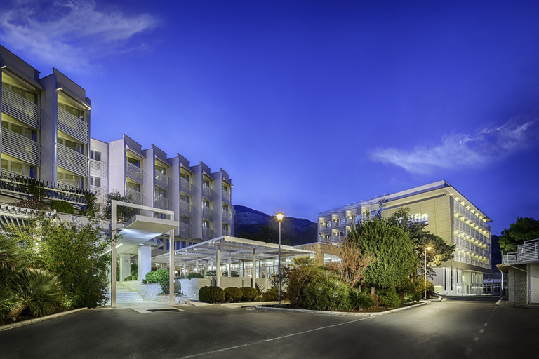 Exterior & Views 2, Carine Hotel Delfin