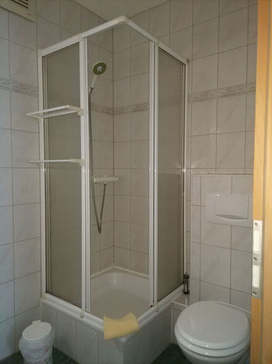 Bathroom 5, Hotel & Pension Müllers Gasthof, Bautzen