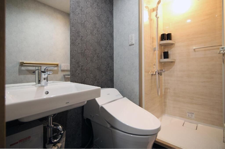 Bathroom 5, Shinjuku Global Hotel, Shinjuku