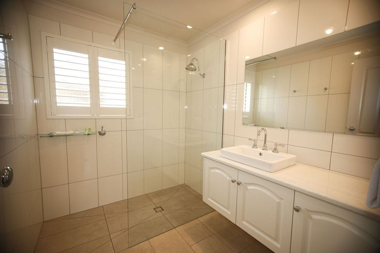 Bedroom 5, Daysy Hill Country Cottages, Corangamite - South