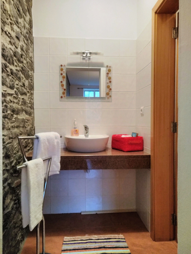 Bathroom 4, Quinta do Serrado II, Porto Moniz