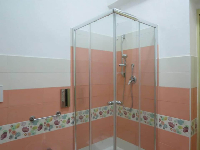 Bathroom shower 5, B&B Rome Charming House, Rome