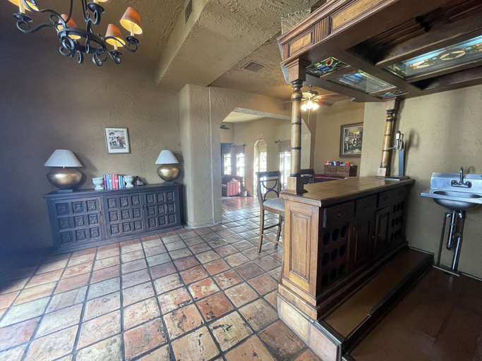 Food & Drinks 5, Young Mansion Steps To The Beach, Broward