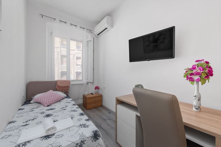 Bedroom 3, Little Flower in City Center, Rijeka