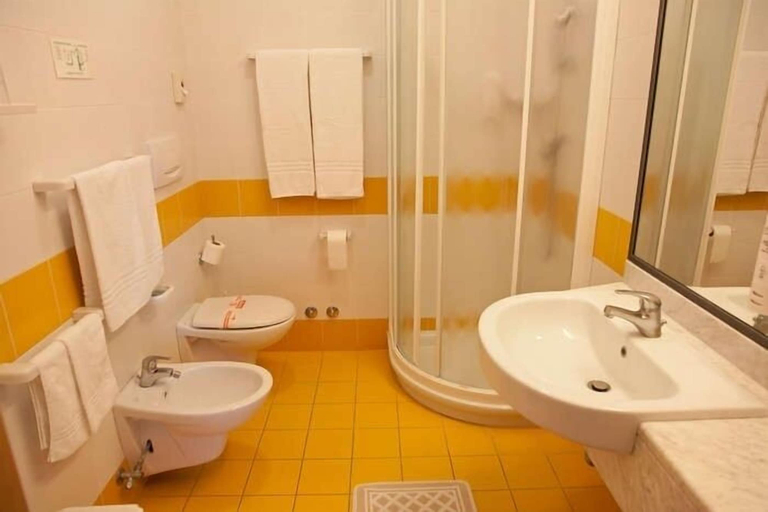 Bathroom 5, Hotel Sirenetta, Venezia