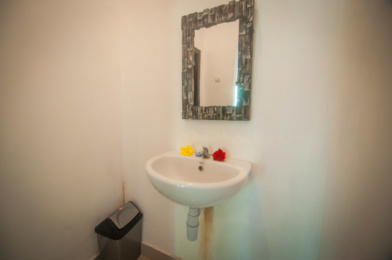 Bathroom 5, Japa Bungalow, Klungkung