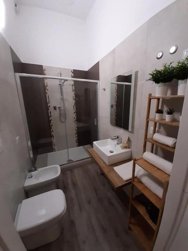 Bathroom 4, B&B Lei, Foggia